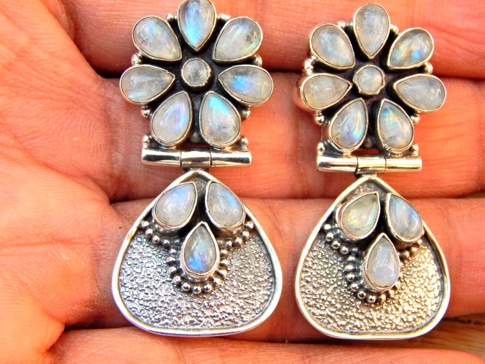 Pendiente con flor de piedra lunar natural en plata de ley 925 Foto 2 de 4