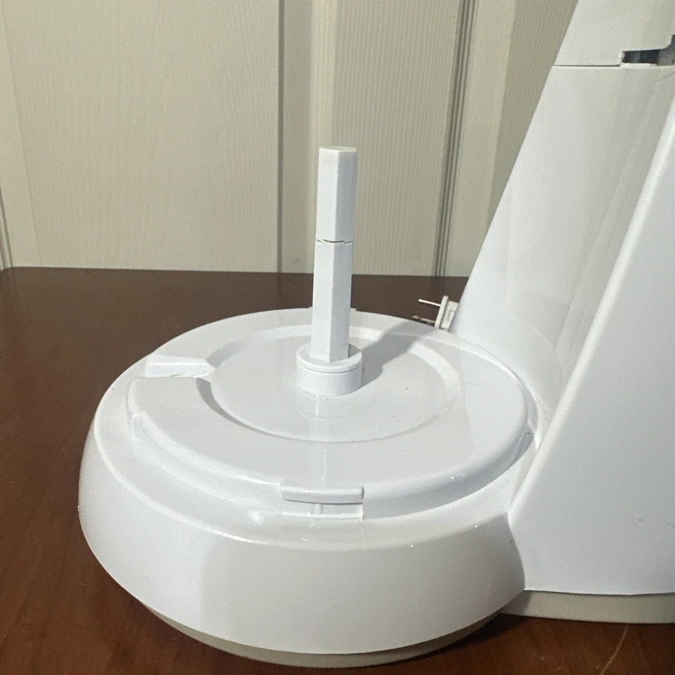 Black & Decker Quick N Easy FP1450 Food Processor Replacement Motor Base - Image 2 of 4