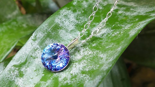 Collana con ciondolo in cristallo Swarovski rivoli color "Crystal vitrail light" - Foto 3 di 5