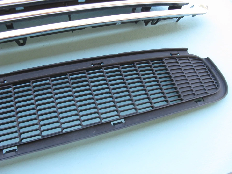 08 09 10 MINI COOPER CLUBMAN PARRILLA INFERIOR SUPERIOR DELANTERA CROMO CAPÓ MOLDURA USADO OEM Foto 3 de 4