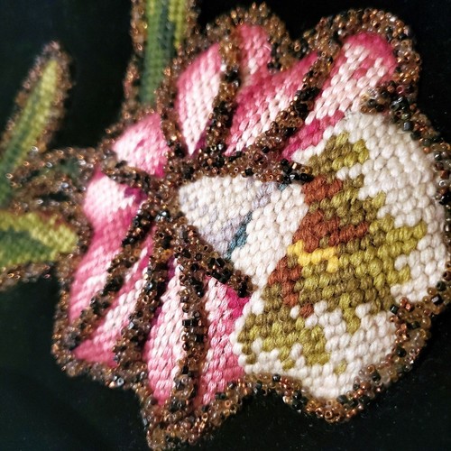 Borsa in velluto nero Petit Point rosa micro perline tono oro cornice bacio vintage - Foto 5 di 12