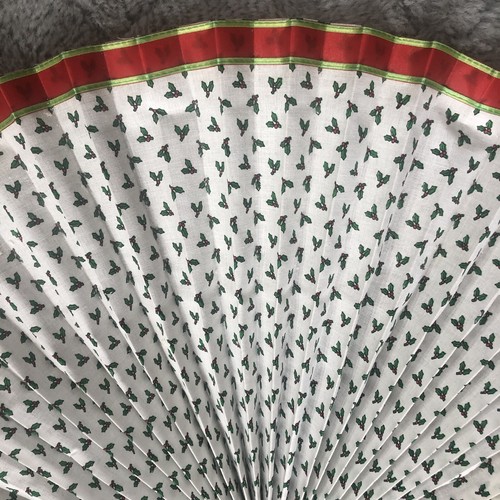 Vintage Christmas Tree Skirt Pinch Pleated 34" Draw String Center White W Holly - Picture 2 of 8