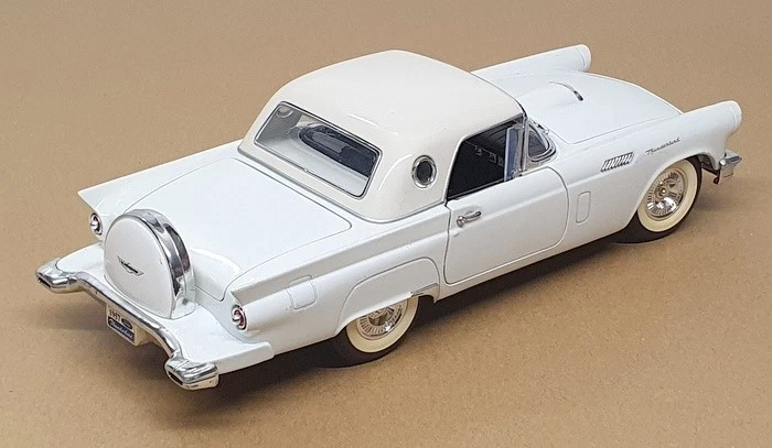 Road Signature 1/18 Scale 2625V - 1957 Ford Thunderbird - White - Image 3 of 4