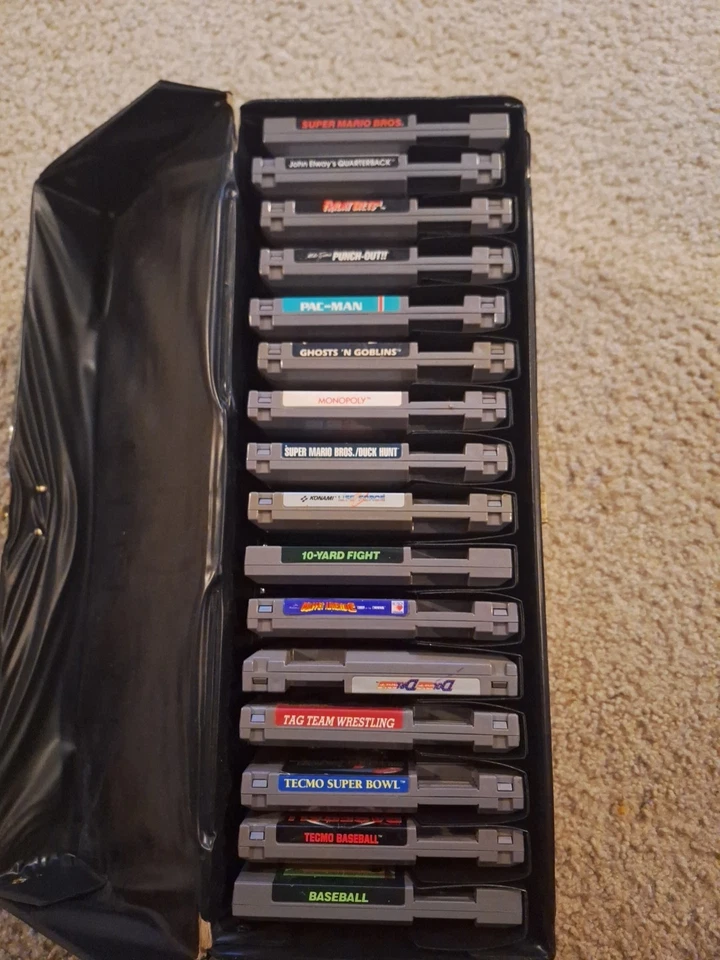 Vintage Nintendo NES Game Storage Case 16 Cartridge Holder Carry Box Official - Image 3 of 4