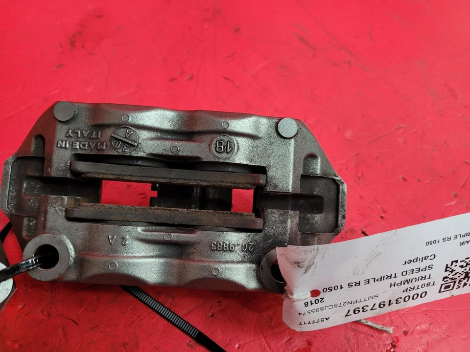 PAR DE PINZAS DE FRENO DELANTERAS TRIUMPH SPEED TRIPLE RS 1050 2018  Foto 3 de 4