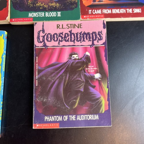 Vintage R.L. Stine Goosebumps Books Lot of 5 Horrorland Deep Trouble 90’s Books - Picture 5 of 17