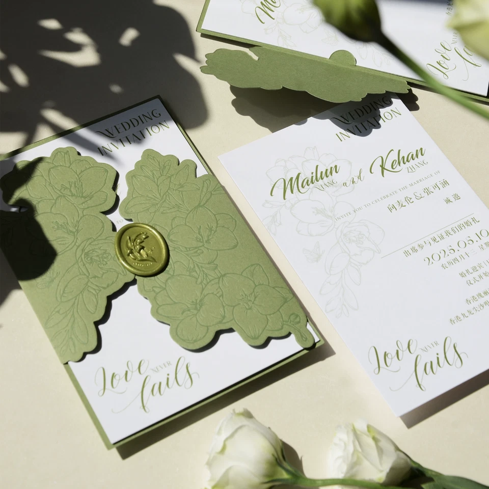 Traje de cubierta de tarjetas de invitación de boda estilo europeo tipografía personalizado verde Foto 2 de 4