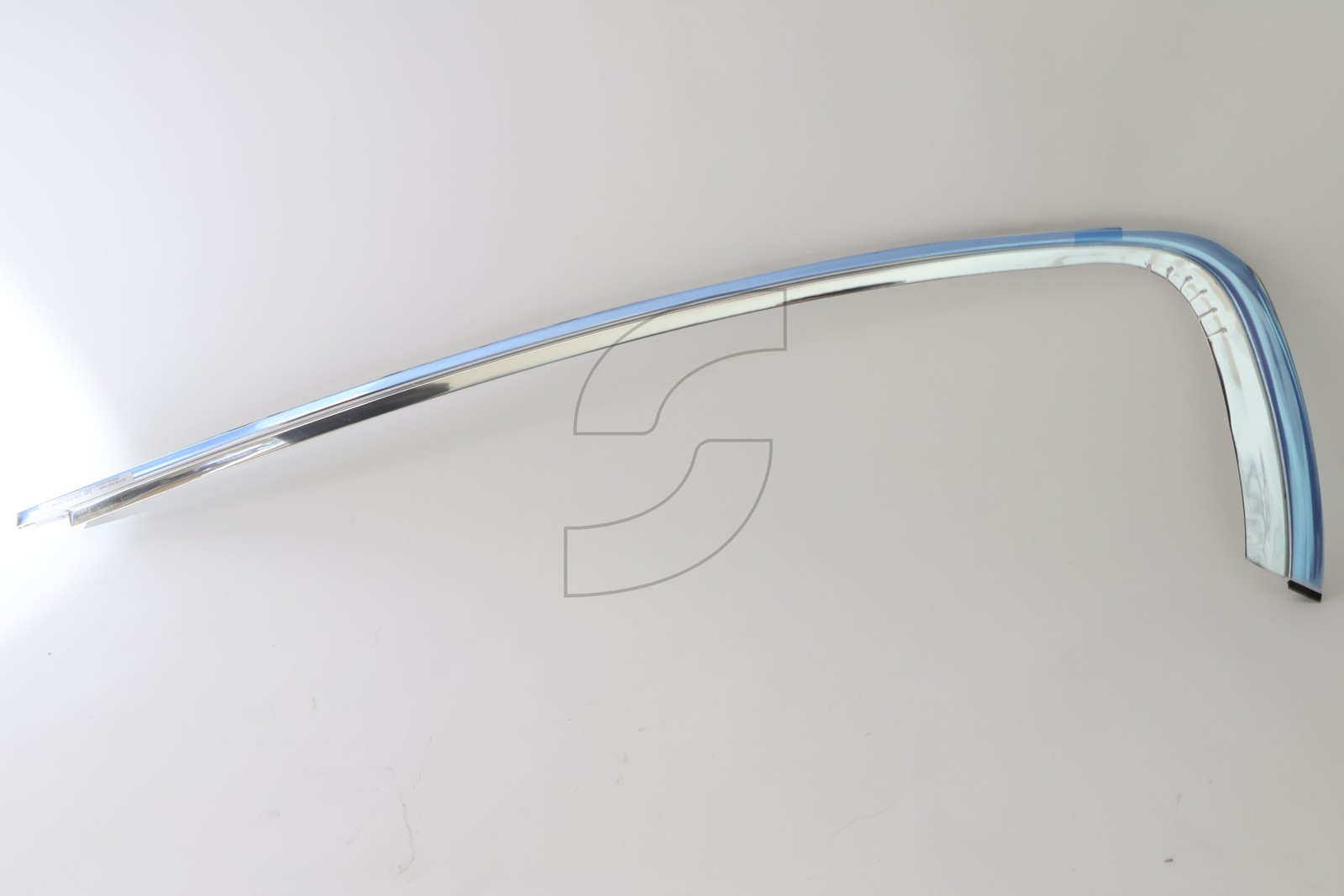 MS-68473600 L.H.UPPER REAR MOULDING.  Maserati NEW