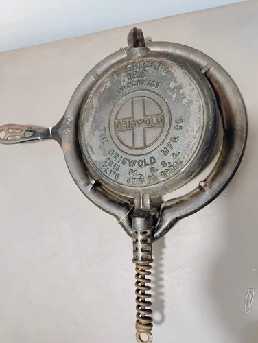 VINTAGE AMERICAN GRISWOLD WAFFLE IRON #8    PATENT DATE JULY 11, 1922