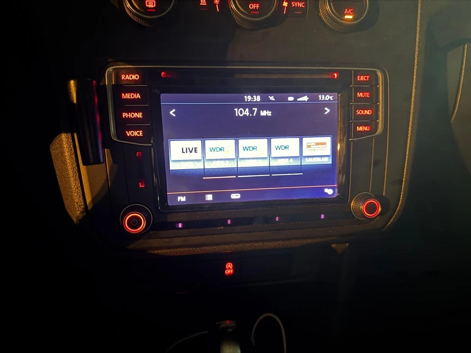 Autoradio Originale VOLKSWAGEN 2015-2020 Car Play da attivare - Immagine 3 di 4