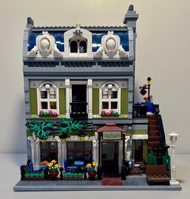 Lego Parisian Restaurant 10243 Modular Building Creator 100% Complete Set Toy
