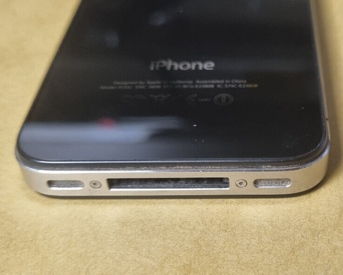 Apple iPhone 4 - 8GB - Schwarz - O2 Locked A1332 GSM Cracked On Back Works Good - Bild 4 von 5