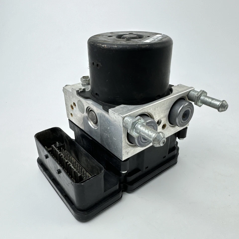 Módulo de control de bomba ABS Mitsubishi RVR 2013 4670A717 OEM 2,0 L Foto 2 de 4