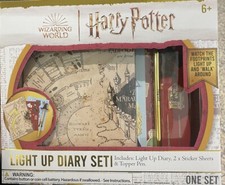 Harry Potter Mago Iluminar Diario Diario Conjunto de Actividades, Pegatinas y Pluma Topper