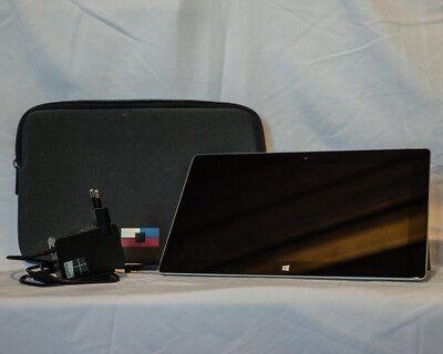 Microsoft Windows Surface RT (32GB) Tablett + Tasche