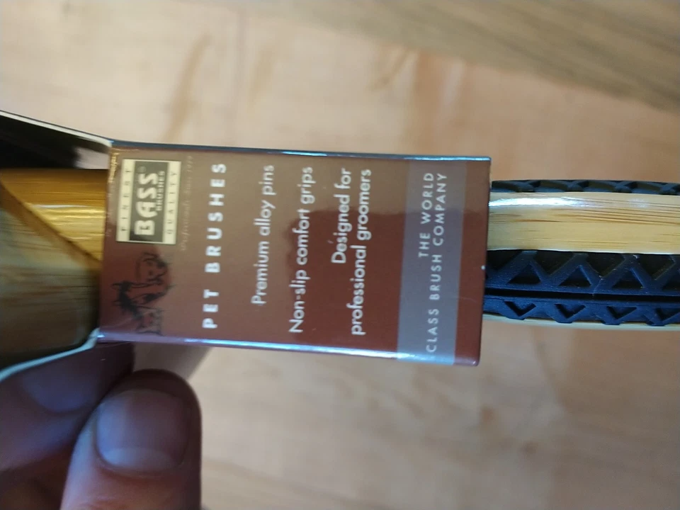 Cepillos BASS "The Rake" Cepillo de peluquería de mascotas con mango de madera de bambú y empuñaduras de goma Foto 3 de 4
