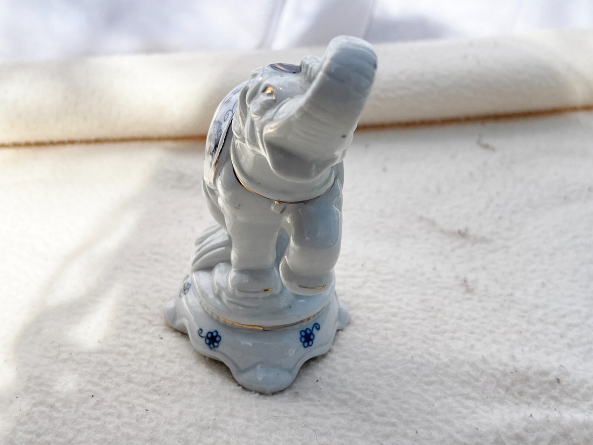 VINTAGE CHINA ASIAN ELEPHANT ORNAMENT HOME DECOR BLUE AND