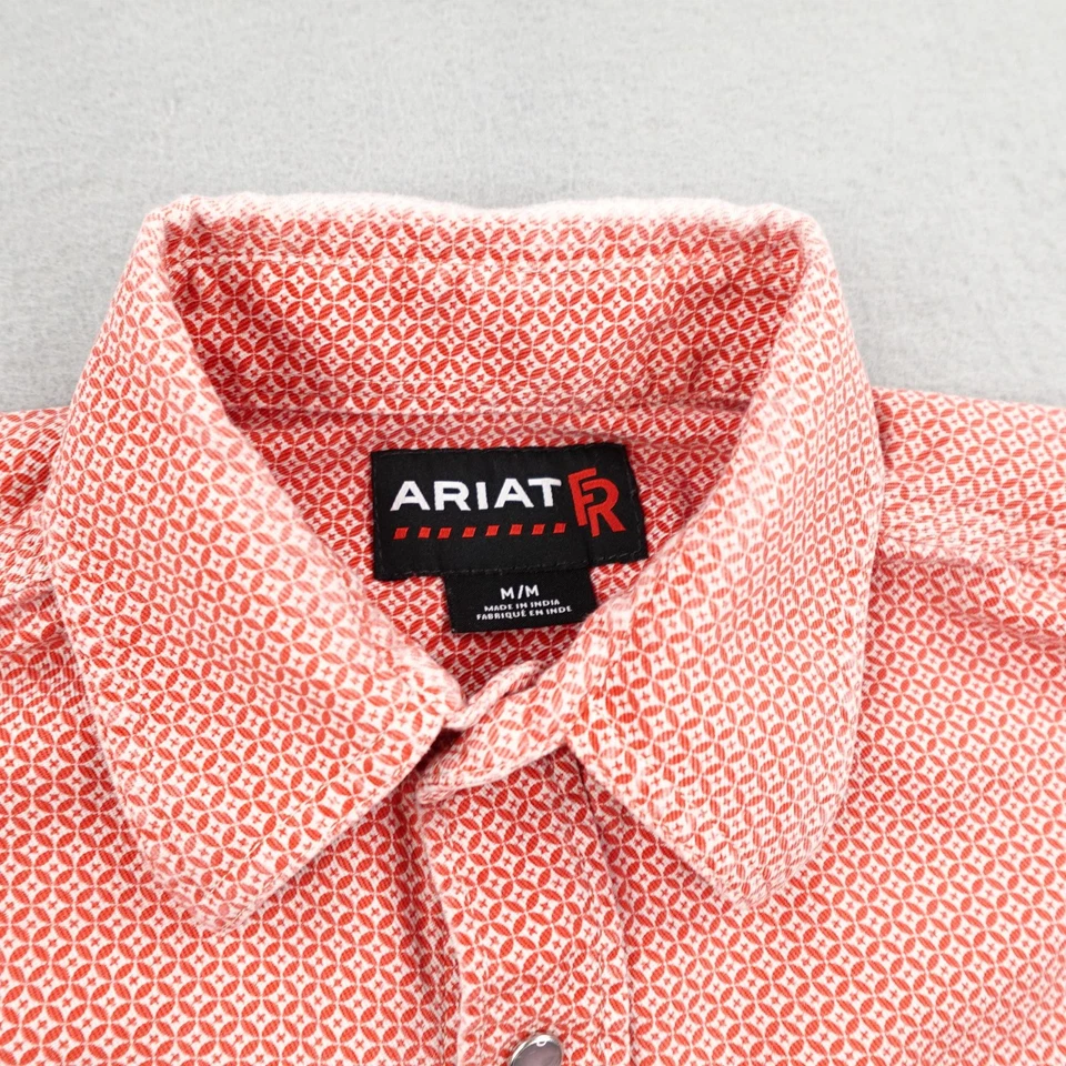 Camisa Ariat Hombres Mediana Roja Geométrica FR Resistente al Llama Gato 2 Western Pearl Snap Foto 2 de 4