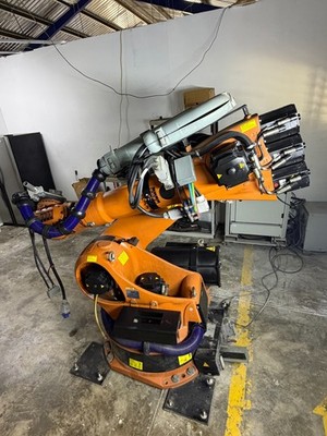 KUKA KR210 L180 Complete Robot Cell - 2900mm Reach KRC2 Controller LEONI