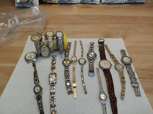 Lot Of 15 Vintage Watches For Parts Or Repair!!rolex,bass,guess,cariage,lorus,et