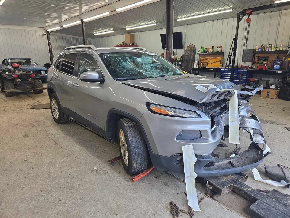 Used Front Right Door Window Regulator Front fits: 2015 Jeep Cherokee Front Righ — 第 2/4 张图片