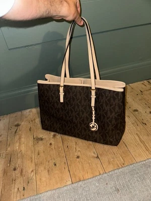 Michael Kors Brown Jetset Signiture large Tote Shoulder Handbag.