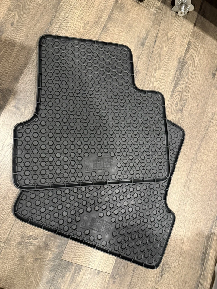 Juego completo alfombrillas de goma delanteras y traseras para todo tipo de clima Jeep Cherokee 2013-2015 OEM Foto 2 de 4