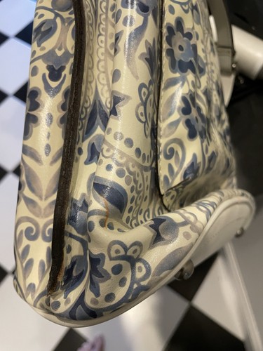 Patricia Nash Aveley Folklore Otavia Floral Print Bag. 100% Leather. Navy/white - Picture 22 of 23
