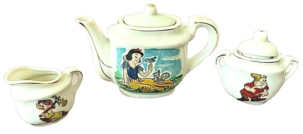 MARX Disney SNOW WHITE and the Seven Dwarfs DOPEY & DOC 1930's Child's TEA SET MARX Disney SNOW WHITE and the Seven Dwarfs DOPEY & DOC 1930's Child's TEA SET