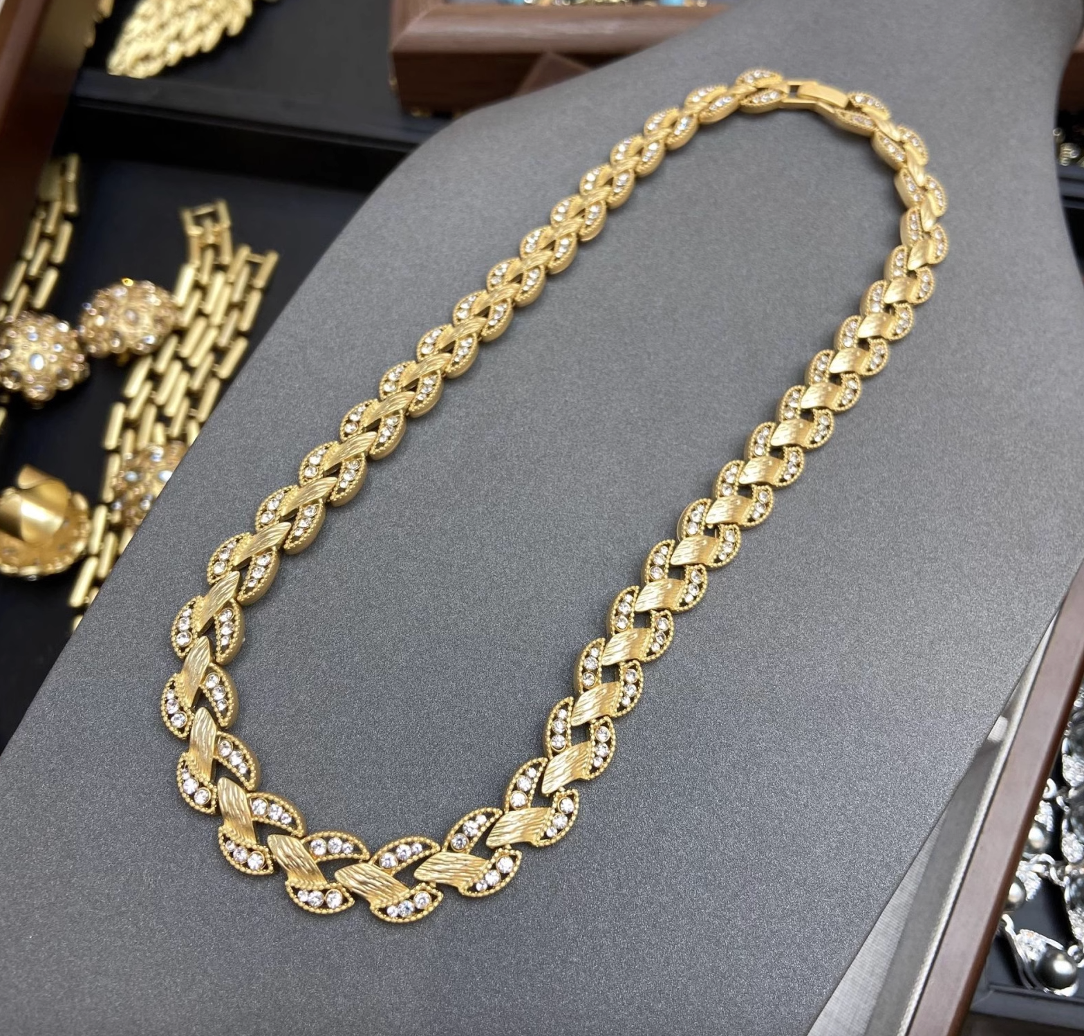 Be&Cheery Glittering Braided Chain Necklace