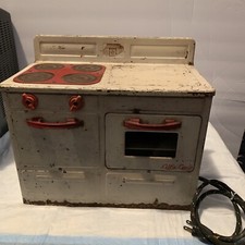 VINTAGE 1950s LITTLE LADY TOY METAL STOVE  RANGE TEST AND WORKS GREAT