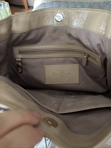 Bolso bandolera de charol cole haan grande beige/bronceado - Imagen 6 de 8