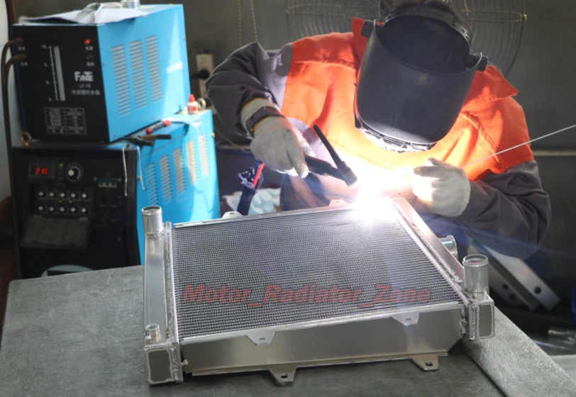 3 Row Radiator For 1982-92 Chevy Camaro P20 30 60/ Pontiac Firebird 5.0L 5.7L AT - Image 4 of 4