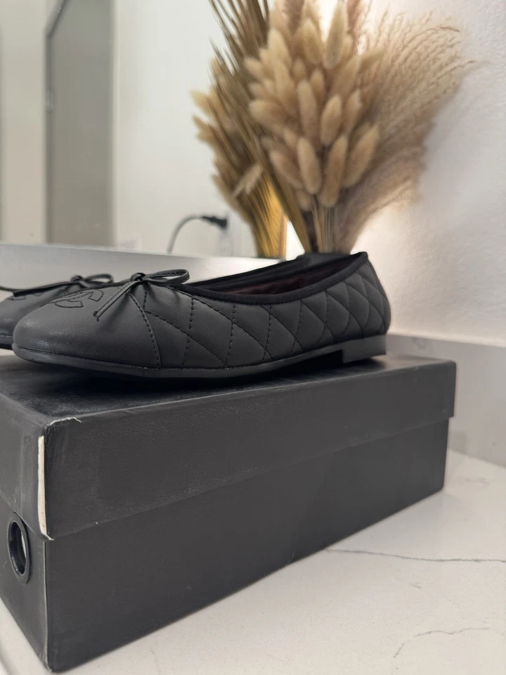 CHANEL Black Quilted Leather CC Cap Toe Bow Ballet Flats Size 38 EU Us 8 - Image 2 of 3