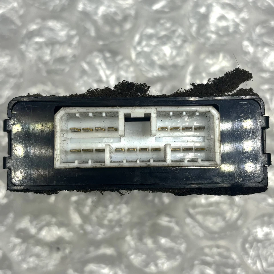 UNIDAD DE CONTROL TECHO CORREDIZO MITSUBISHI PAJERO SHOGUN V24W MK2 2.5T Foto 2 de 4