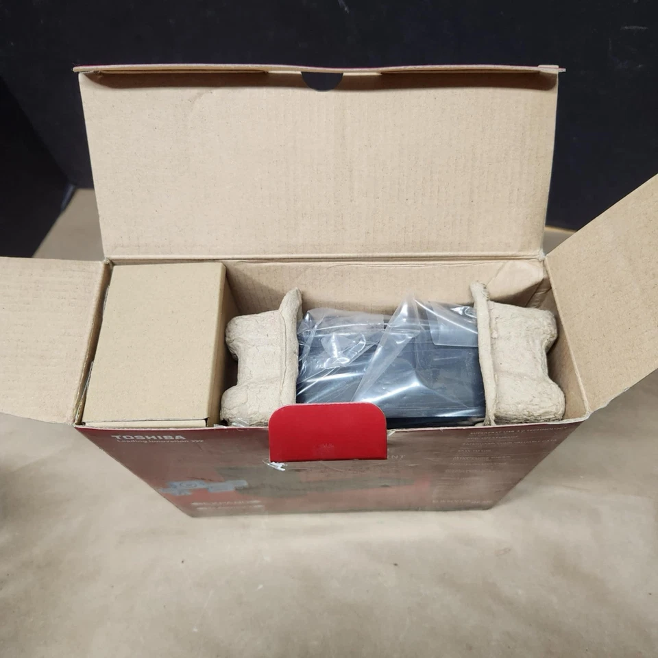 Toshiba 3TB Canvio Desktop External Hard Drive / HDWC130XK3J1/USB 3.0 - Image 2 of 3