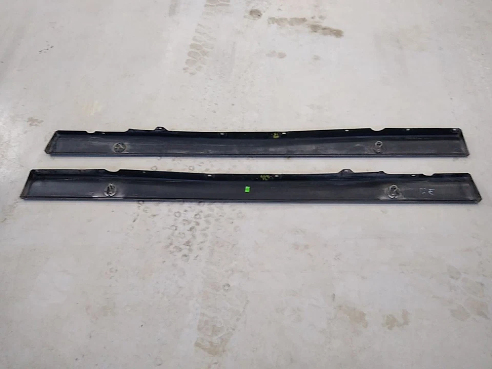 BMW 328i E36 Pair Of Left & Right Rocker Panel Side Skirt Moldings Black 92-99 - Image 2 of 4