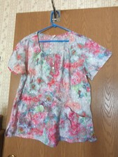 Ladies Lightweight Scrub Top Floral Pattern Fitted Waist SS Zip Neck Closure