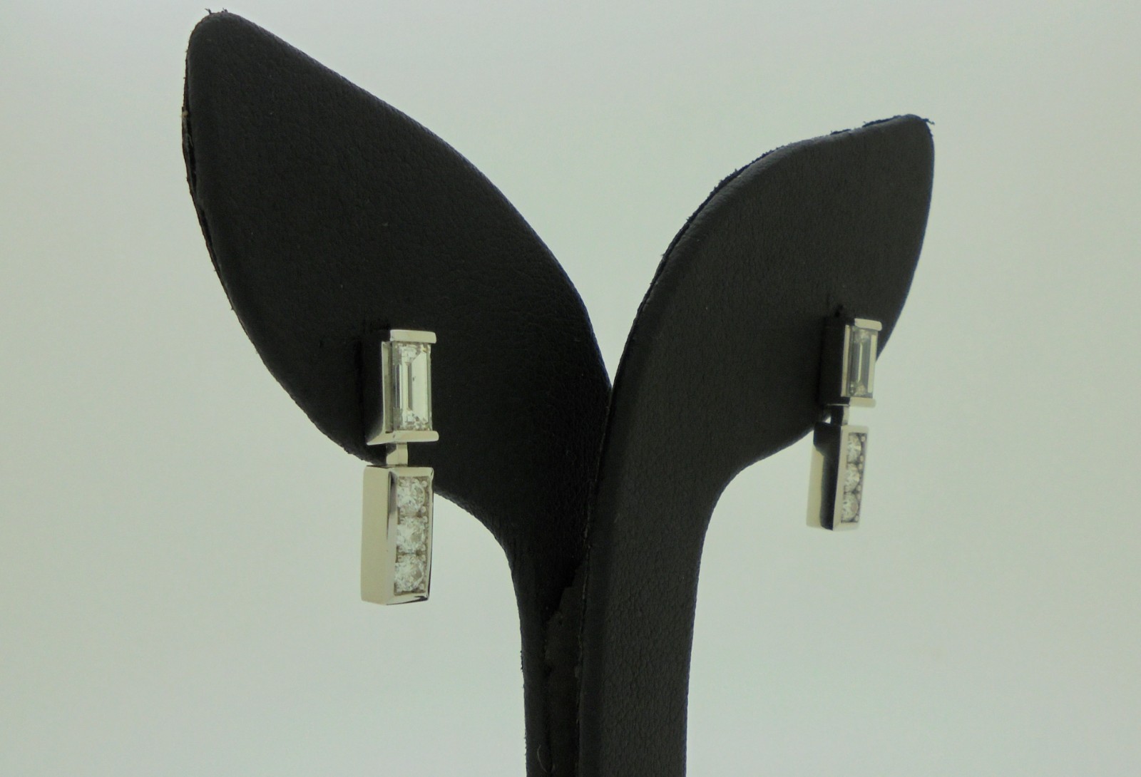 Authentic Harry Winston Traffic 1.45ctw Diamond Platinum Earrings - RARE image 7