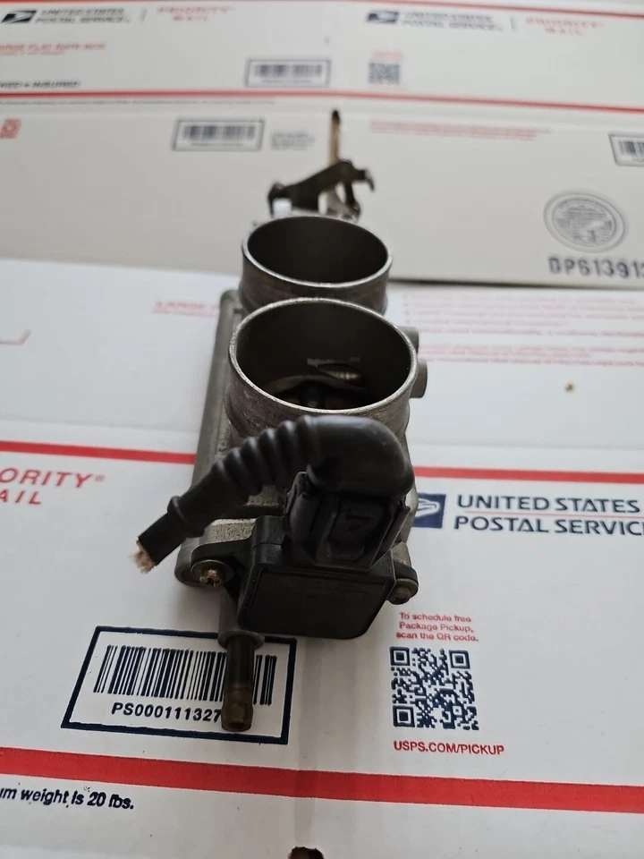 Cuerpo del acelerador de inyección de combustible usado se adapta a: Cadillac Catera 1998 carrocería del acelerador Foto 4 de 4