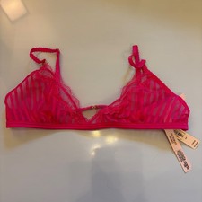 NWT Victoria s Secret Tease Triangle Bra Unlined Wire Free Pink Size S Coquette