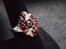 Gorgeous Solid Sterling And Garnet Ring, Sixe 8. 4.26g Silver, 10 Garnets 2CWT