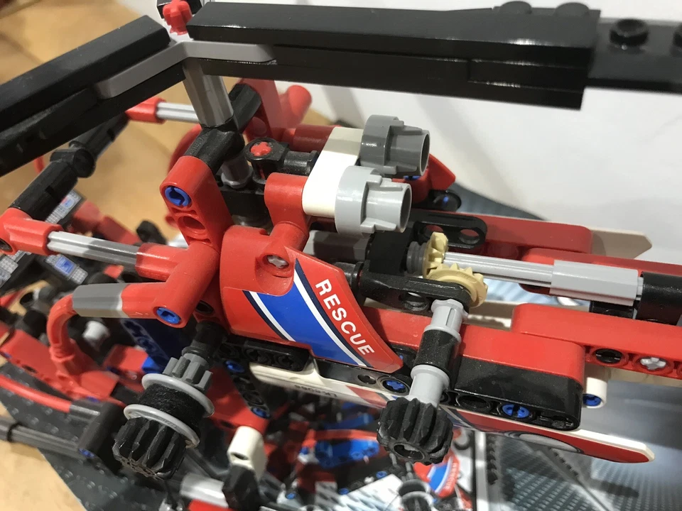 LEGO Technic 8068 Rescue Helicopter, photo 4 of 5