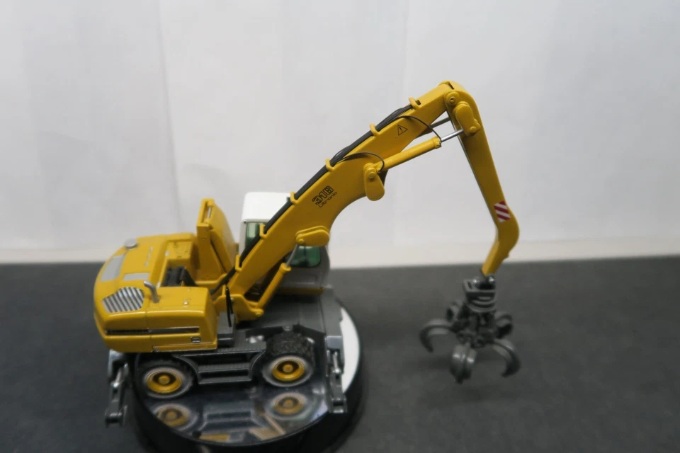 NZG #497 1/50 SCALE LIEBHERR A 316 WHEELED EXCAVATOR WITH SCRAP HANDLER! LOOSE! - Image 2 of 4