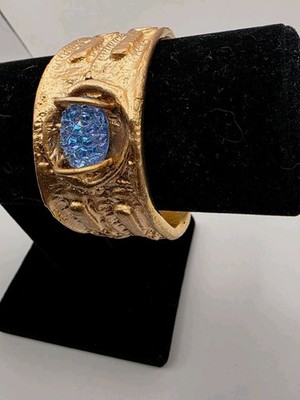 Vintage Sign Bijoux Casico Blue Pressed Glass Goldtone Brutalist Style Bracelet