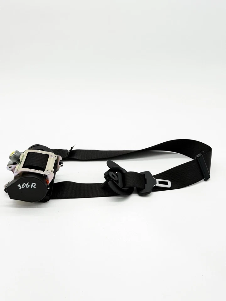 2012-2016 BMW 528I XDRIVE — натяжитель переднего правого ремня безопасности 7241748 - Изображение 4 из 4