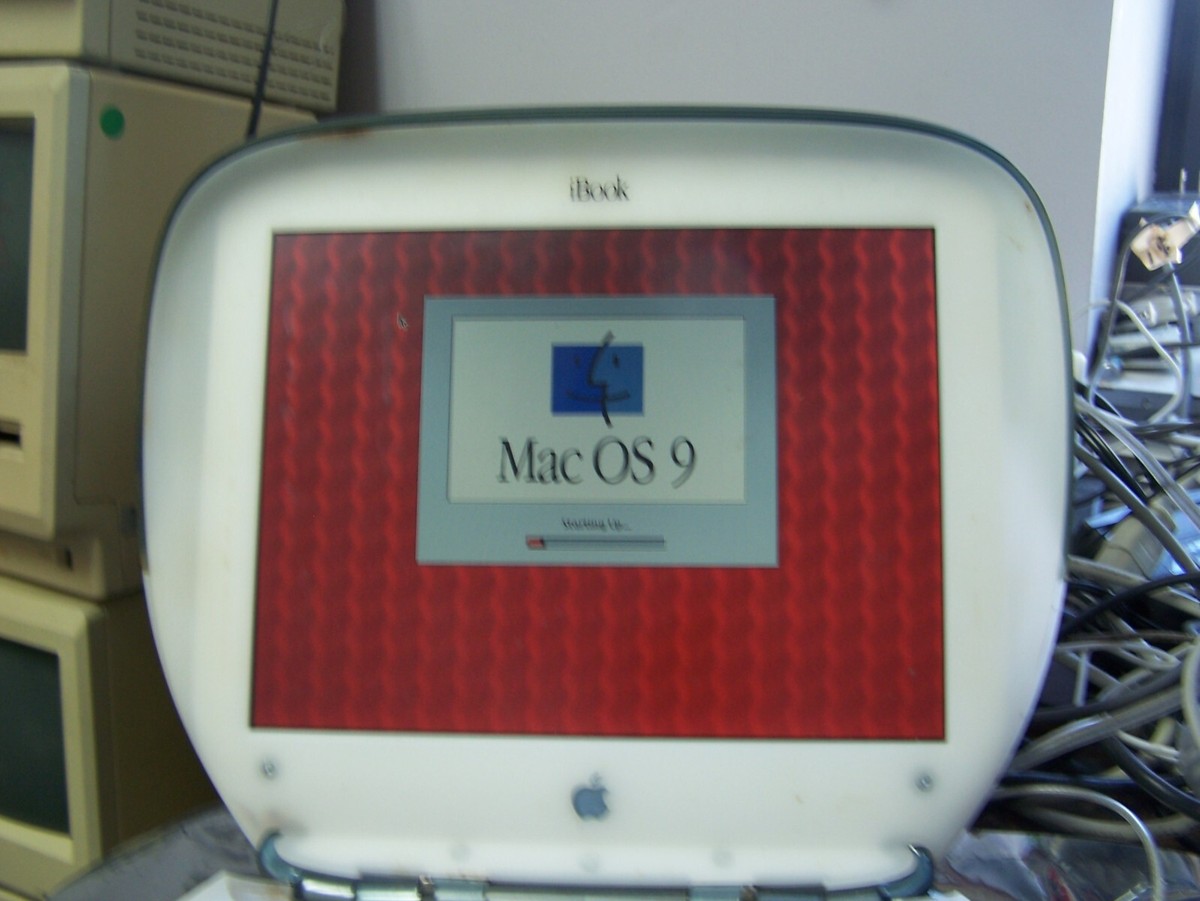 Apple Macintosh iBook G3 Clamshell Graphite 320MB, OS 9.0.4, 1GB
