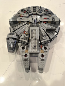 LEGO Star Wars: Millennium Falcon (75105) + Figures + Manual + Box