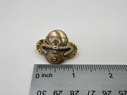 GENUINE U.S MARINE CORPS USMC BADGE: COMBATANT DIVER - ANTIQUED - Picture 4 of 4