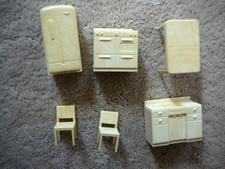 Six Pieces 1950s MARX Ivory Swirl Hard Plastic Kitchen Dollhouse Pieces - VG